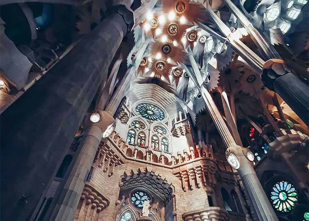 Iconic Global Landmarks: Architectural Wonders and Natural Marvels